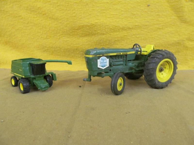 lot 83 image: John Deere 2640 Tractor, Missing 1 ...