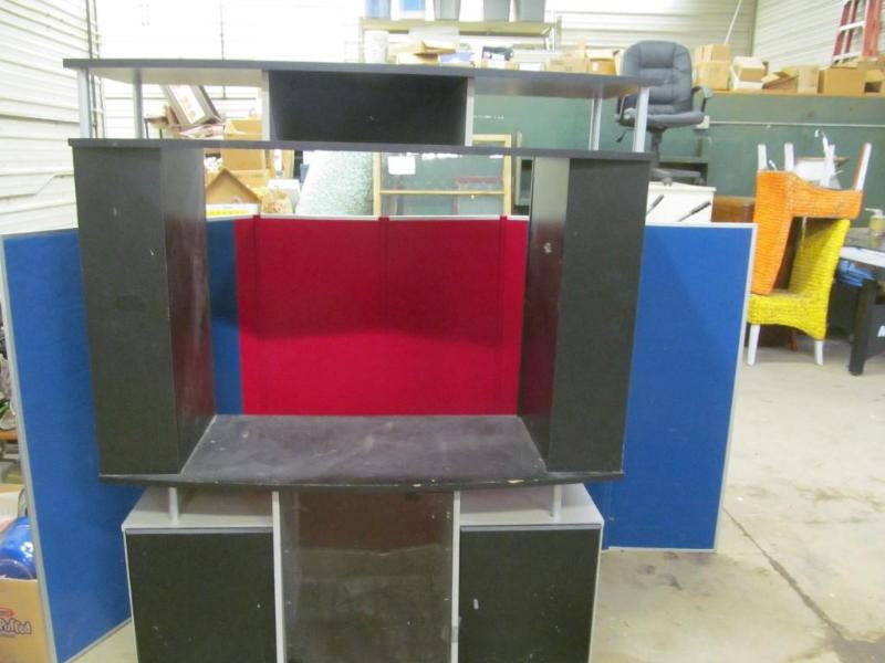 lot 9 image: Entertainment Center...