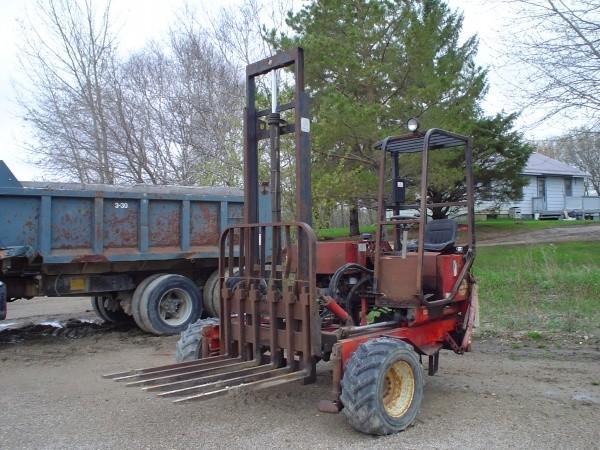 1996 Moffett M5000 Forklift, runs a...