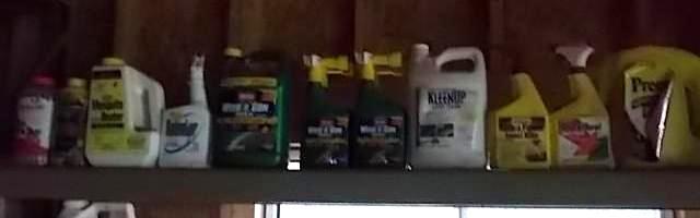 lot 18 image: Shelf Full Of Lawn & Garden Rel...