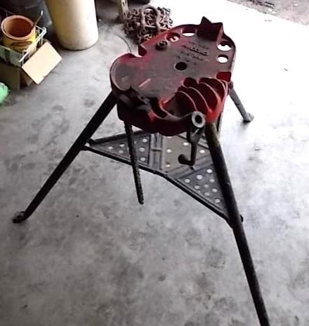 lot 23 image: Ridgid Tri-Stand Pipe Vise...