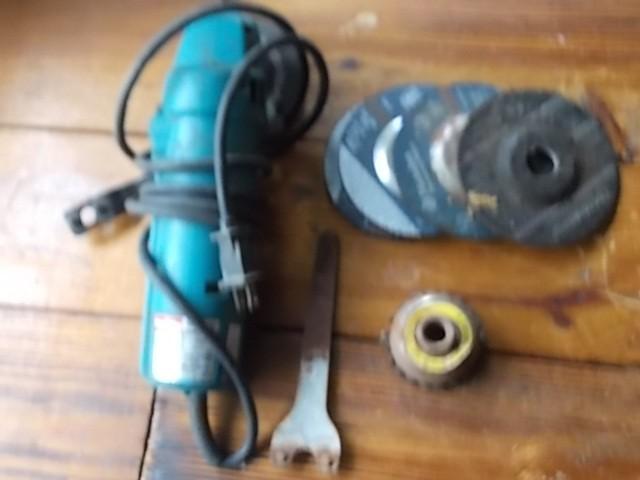 lot 38 image: Makita 4 in Disc&nbspAngle Grinder...