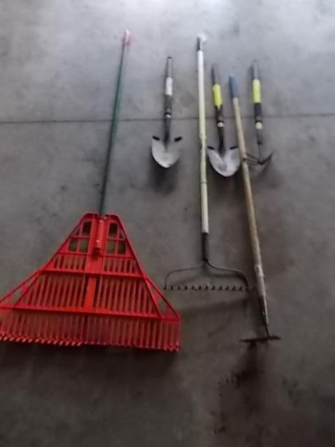 lot 4 image: 6-Lawn & Garden Related Impleme...