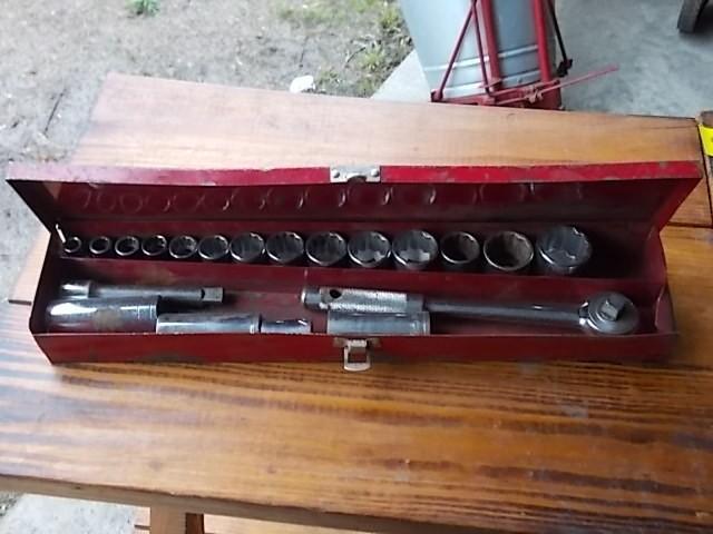 lot 42 image: 12 in Sockets With Driver...