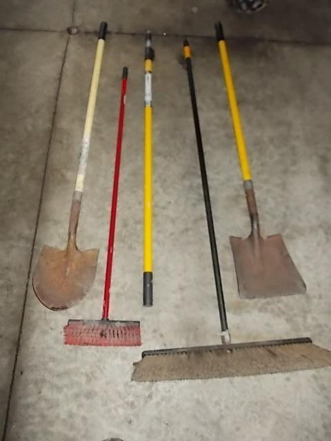 lot 5 image: 5-Hand Tool Implements (Extension H...
