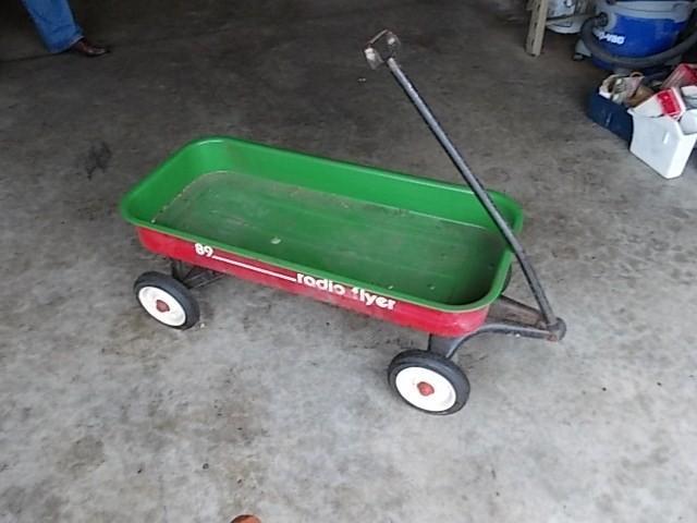 lot 50 image: Radio Flyer Wagon...