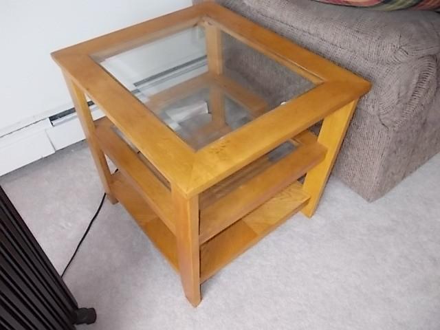 lot 75 image: PAIR Of End Tables (Only 1- In Phot...