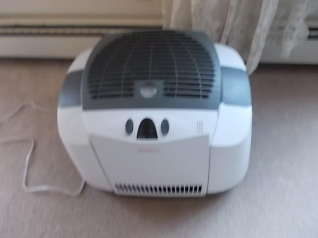 lot 80 image: Sunbeam Humidifier...