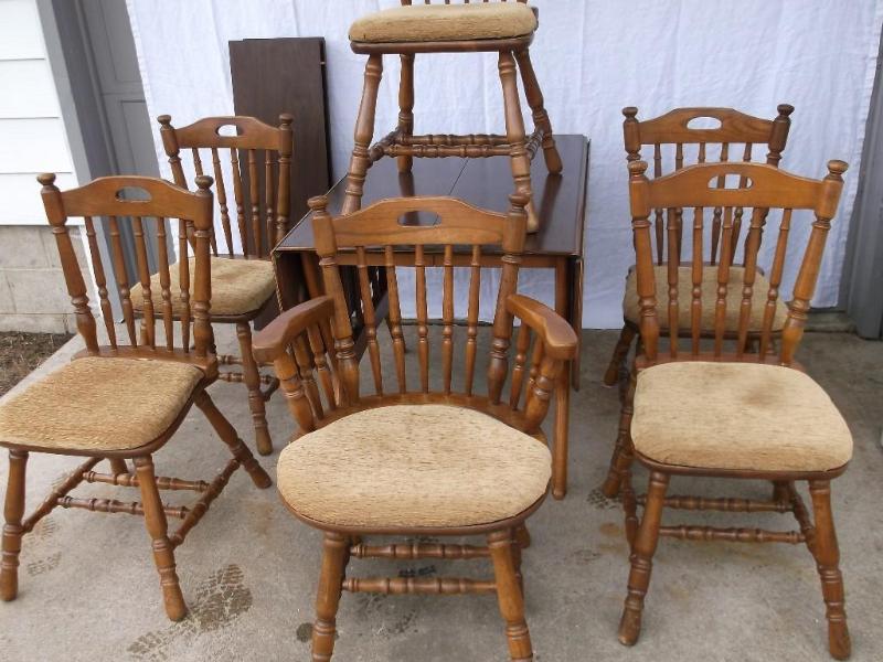 Nice Drop leave table with 6 chairs...