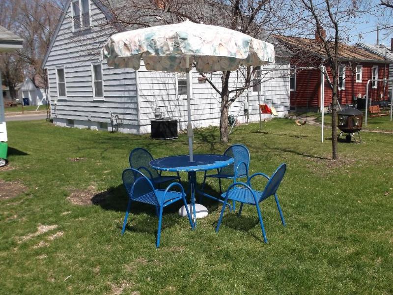 Nice vintage 7 piece patio set tabl...