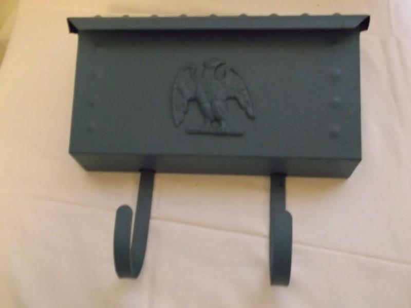 Metal mail box in good condition 12...