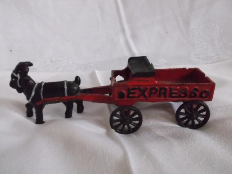 Vintage diecast toy in great condit...