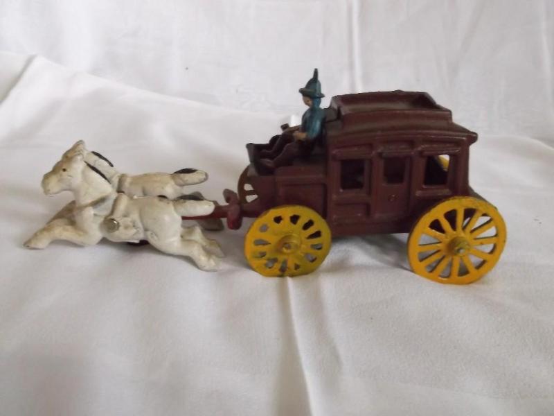 Vintage diecast toy in great condit...