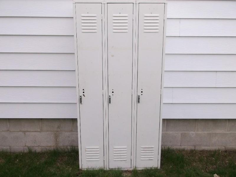 Heavy metal 3 door lock measures 37...