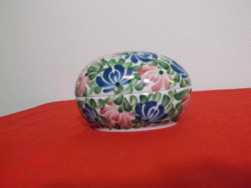 Large ceramic decorative egg 5&quot...