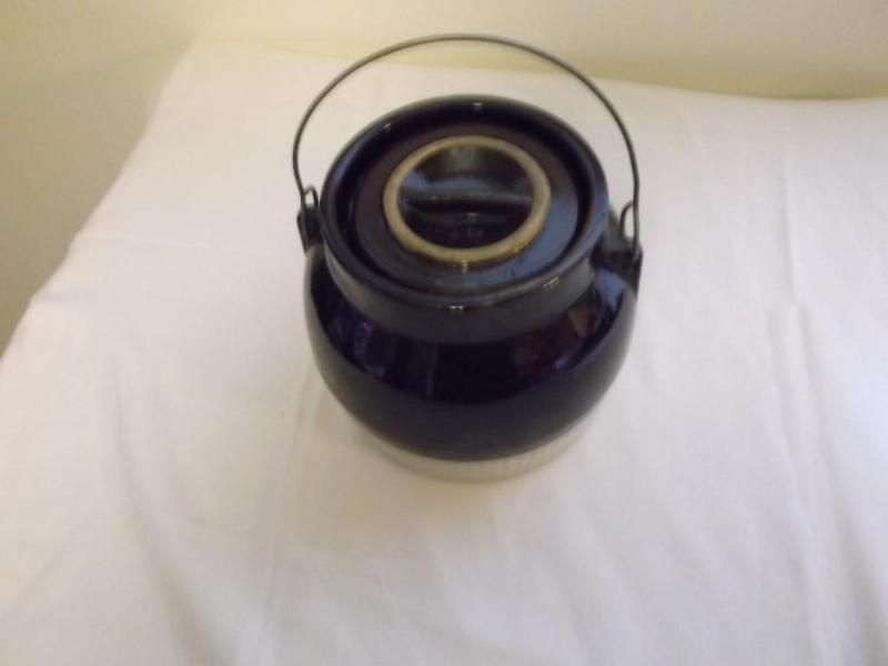 Bean pot with lid metal handle grea...