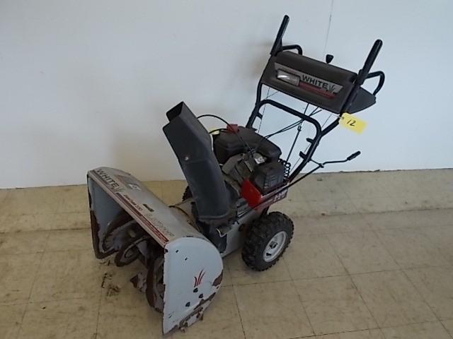 lot 12 image: White Snowboss 5.5 hp, 22" Sno...
