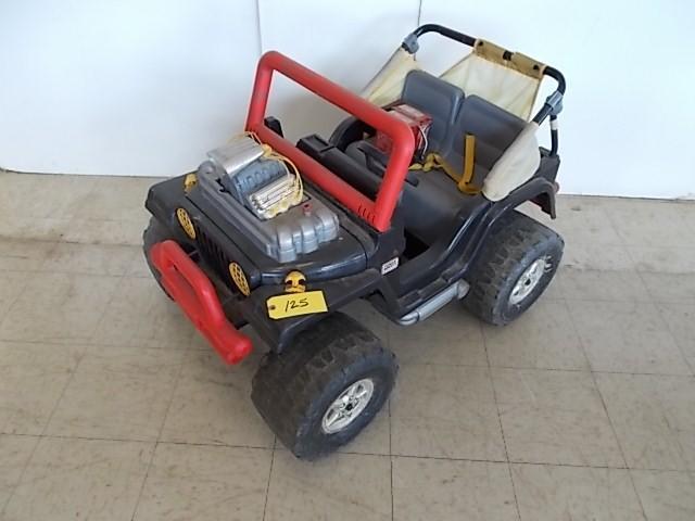 lot 125 image: Power Wheels Battery Operated Car (...