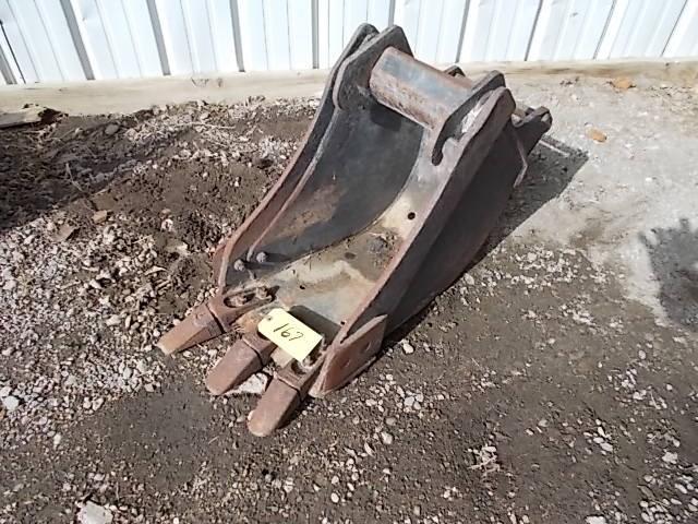 lot 167 image: Bobcat 12" Excavator Bucket...