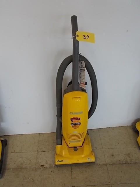 lot 39 image: Eureka Maxima Vacuum Cleaner, Micro...