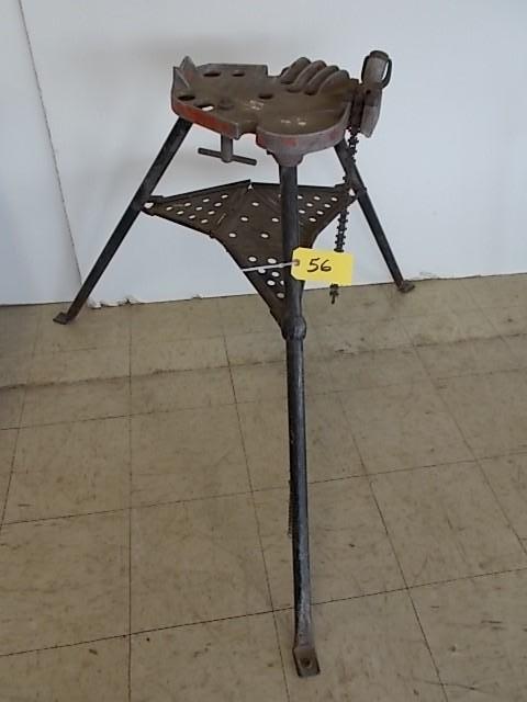 lot 56 image: Ridgid No. 450 TriStand with 18&qu...
