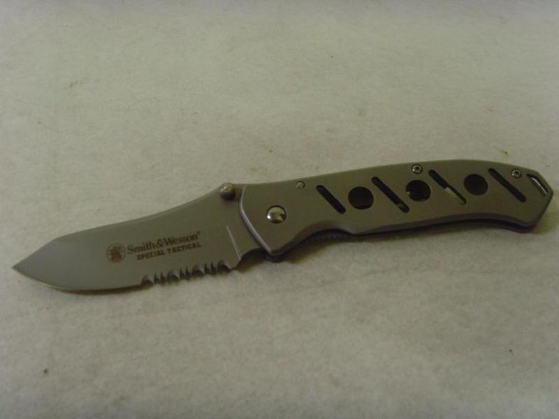 Smith & Wesson Tactical Knife