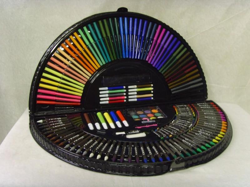 lot 36 image: 154 Piece Art Pack