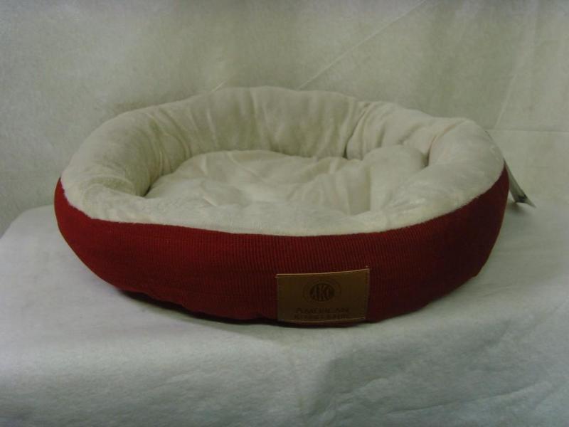 lot 50 image: AKC Authentic Pet Bed