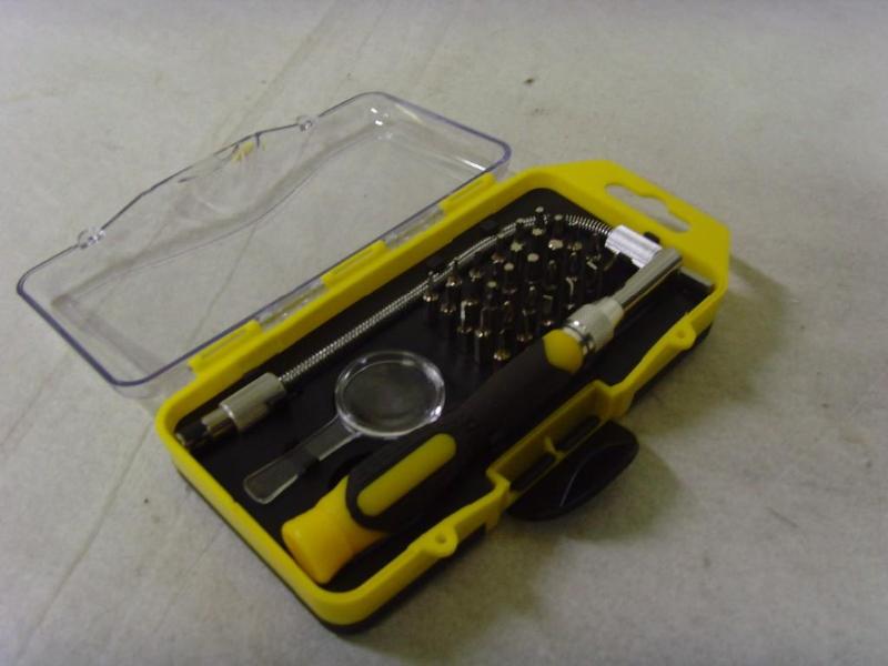 lot 80 image: 33 Piece Screwdriver Set