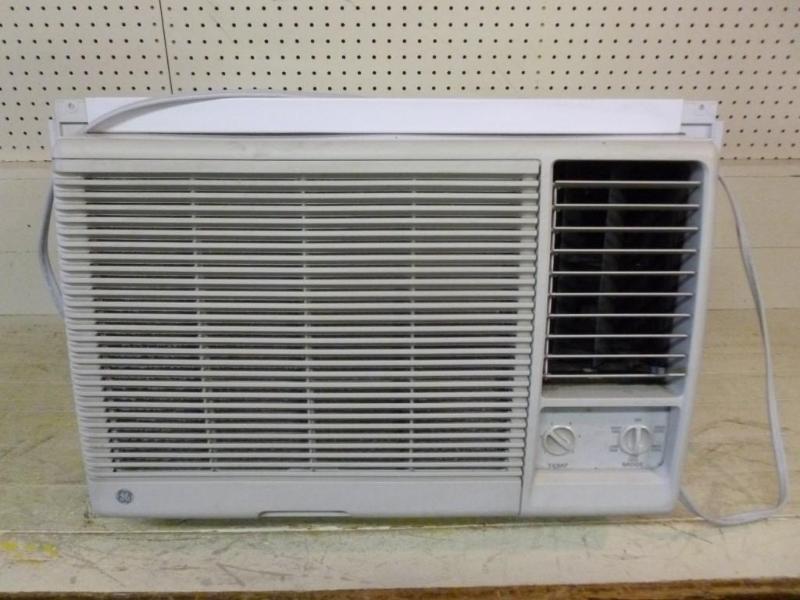 Large GE 10000 BTU window air condi...