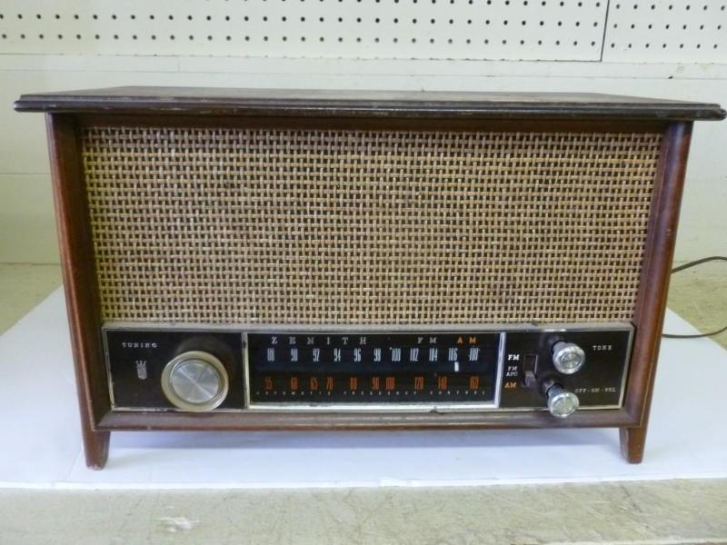 Vintage Zenith wood encased amfm&n...