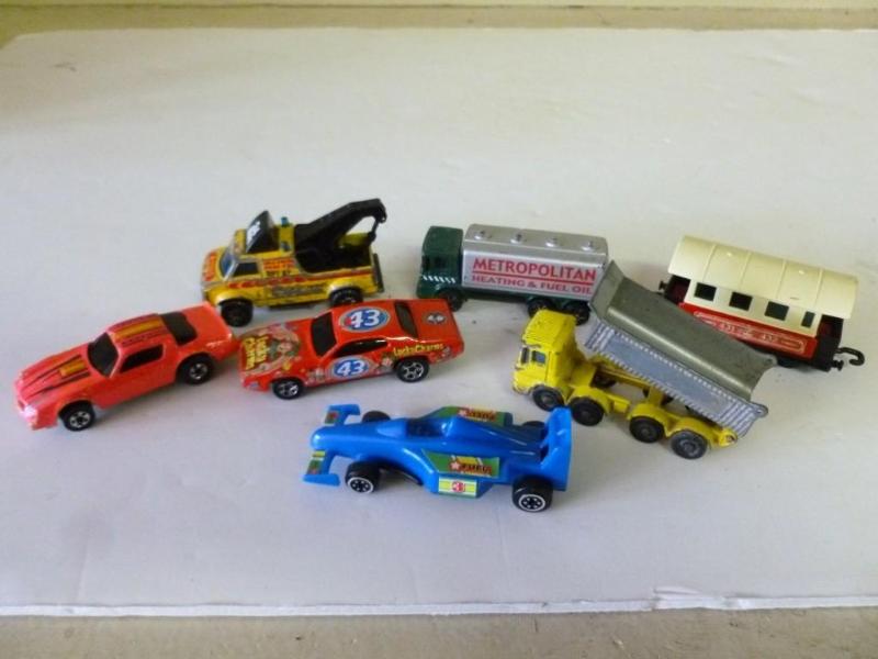 Lot of seven Matchbox type cars and...