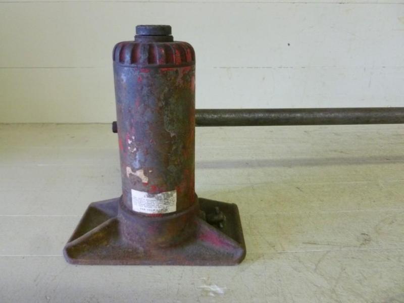Large heavy duty hydraulic jack wit...