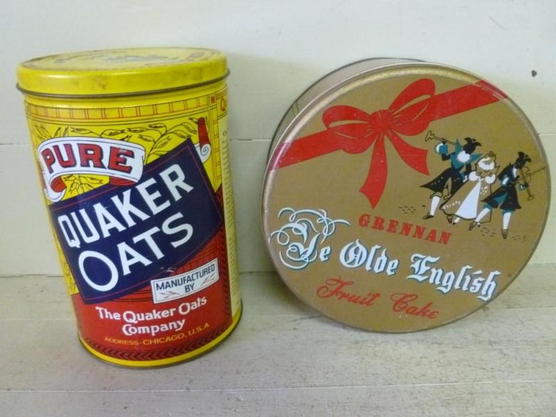 This lot consists of a vintage frui...