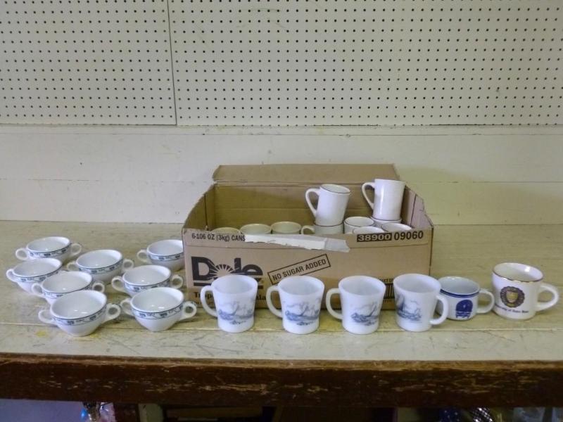 Large lot of kitchen items that inc...