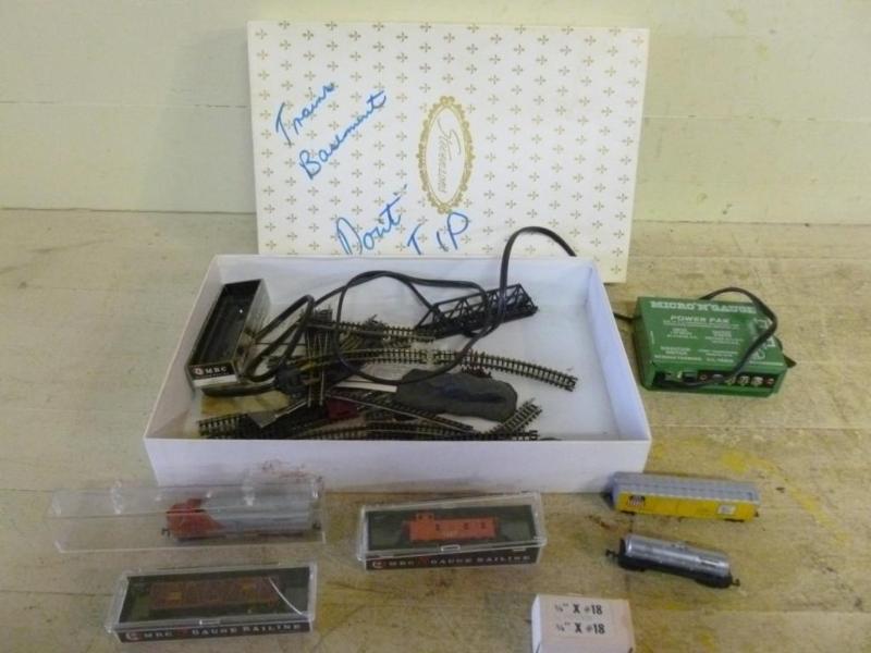 N Scale model train set that includ...