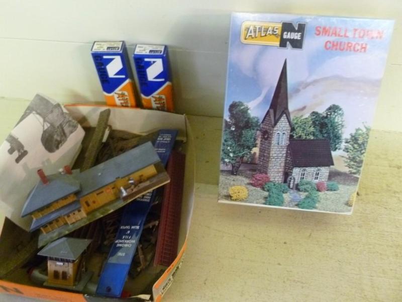 Large lot of model railroading item...