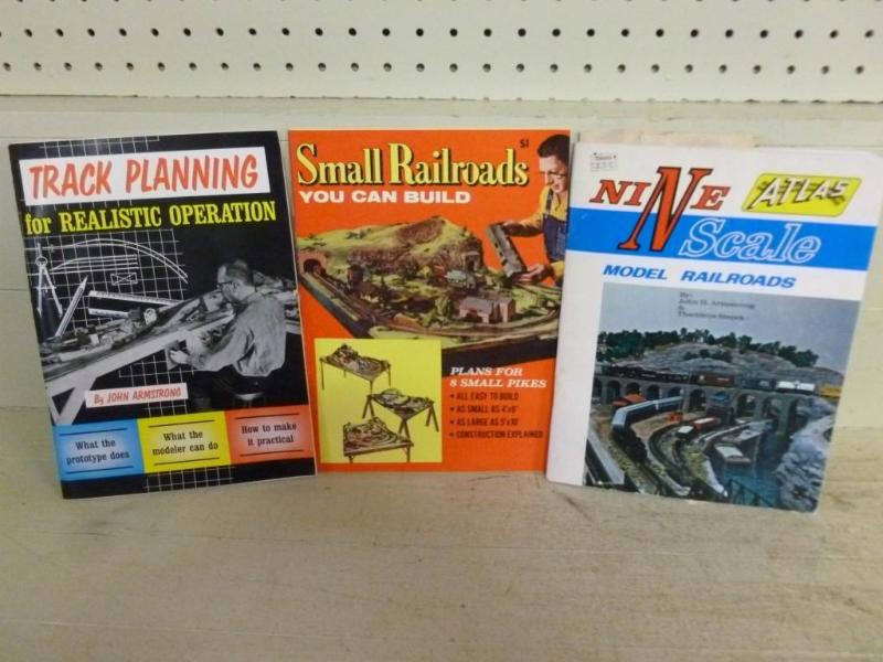 Lot of three vintage model railroad...