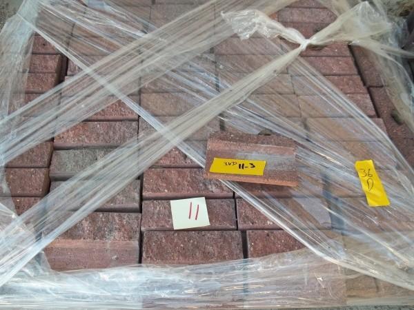 lot 11 image: 133 PCS NOVA BRIK REDBLACK BLEND, ...