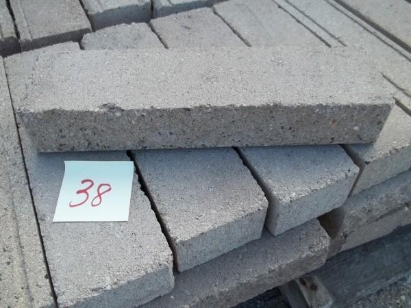 lot 38 image: 76 PCS DESERT SAND NOVA BRIK WINDOW...