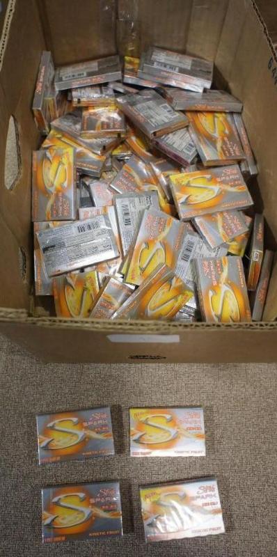lot 13 image: Stride Spark gum. 14 pc. packs Kine...