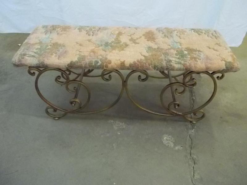 Metal frame padded bench.&nbsp&nbs...