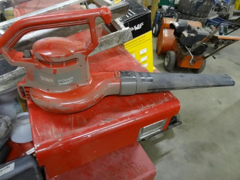 lot 13 image: Toro 110 volt electric leaf blower....