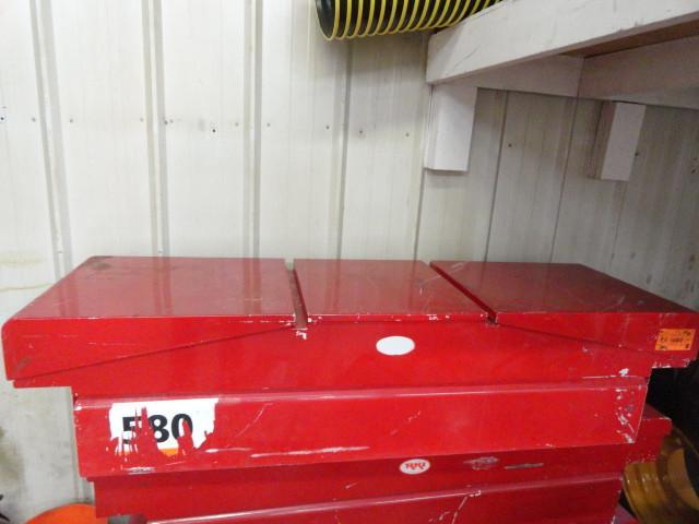 lot 16 image: Riki model ST63 truck tool box. For...