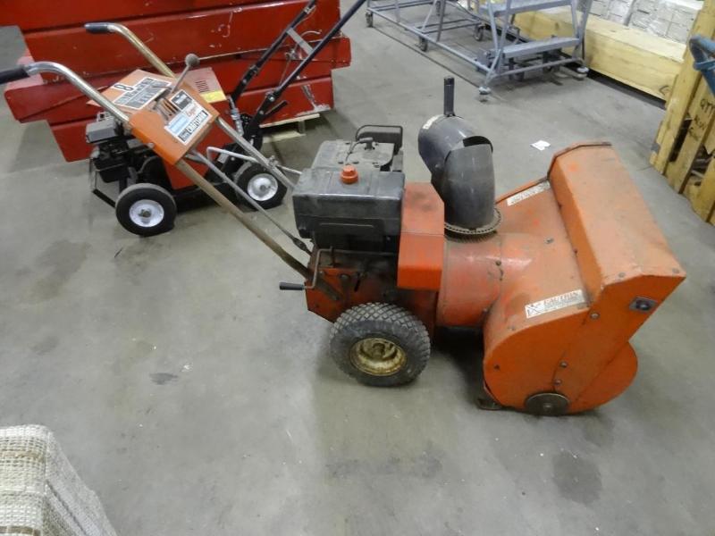 lot 6 image: Craftsman snow blower. 26" cut...