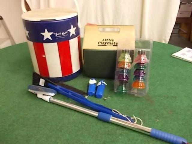 lot 13 image: Little Playmate Cooler, Insulated &...