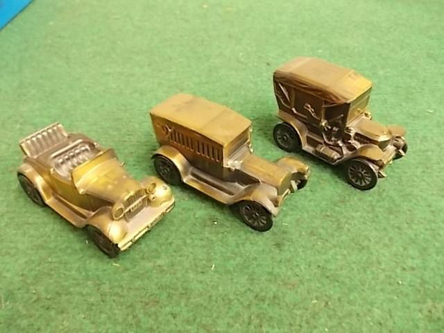 lot 15 image: 3-Banthrico Old Car Books (1-Advert...