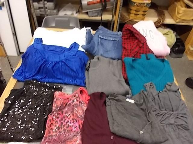 lot 58 image: Lot Of Juniors Clothes (Jeans Size...