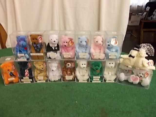 lot 9 image: 17 Assorted Beanie Babies...