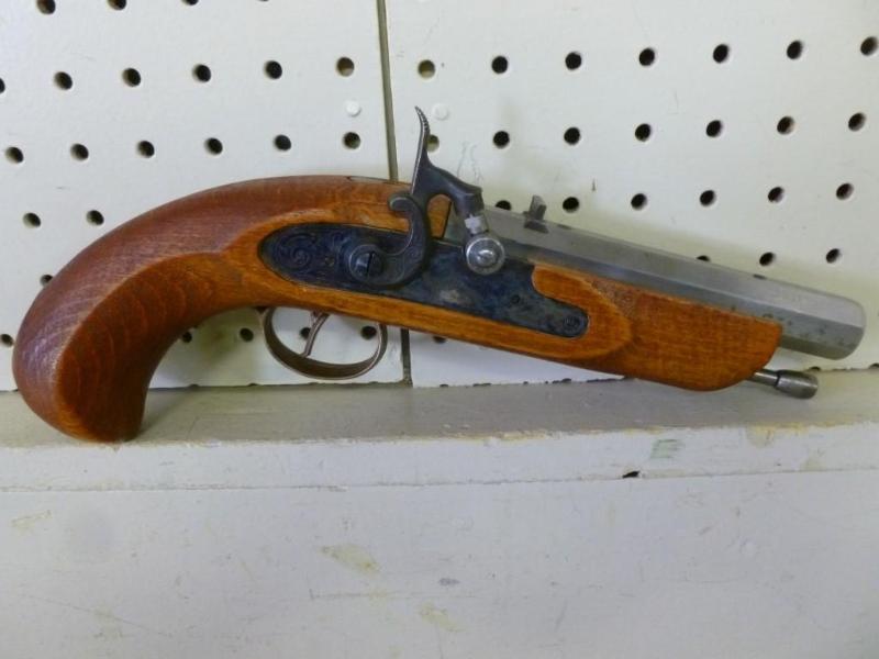 lot 11 image: Dikar Spain .45 Caliber Black Powde...